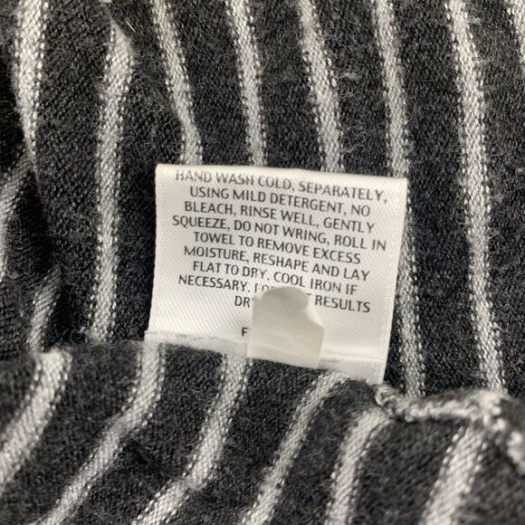 Eileen Fisher Gray Striped Lightweight Knit Sweater Scoop Neck Slouch Medium - Picture 13 of 13